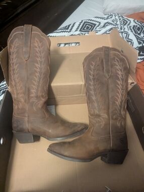 Ariat  Herintage Dark Brown Leather Western Boots